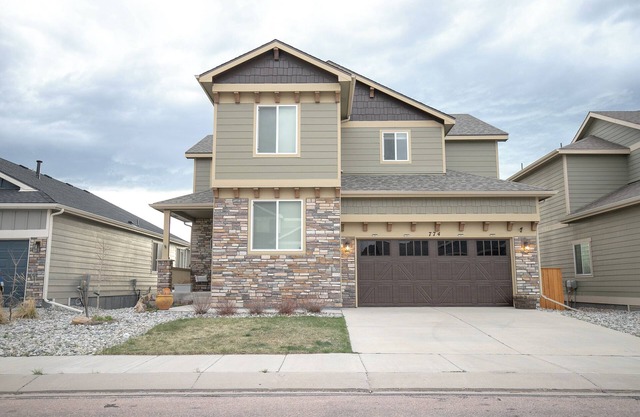 Mountain view w/master suite fireplace & game room