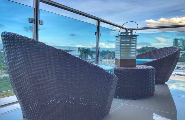 Mountain Views 3 Bdr Apt Centrally Located Near the Airport and Entertainment