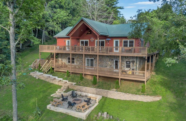 Mountain Views - Firepit - Gas Fireplace - WIFI