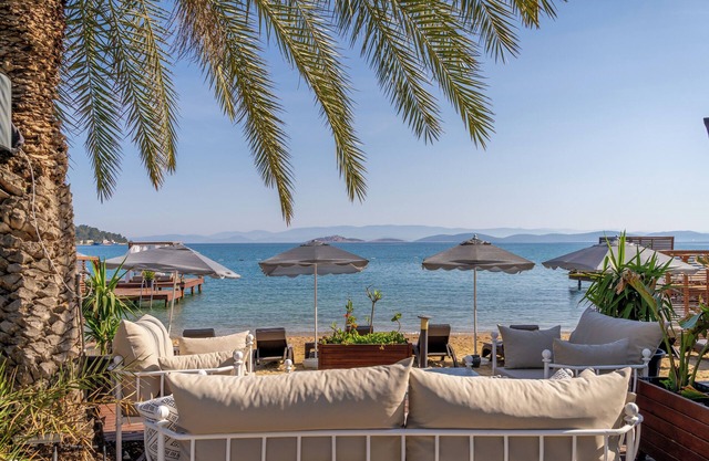 Moyo Luxury Hotel & Beach