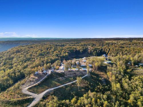 Mr Hills Mercantile Cabin with a hot tub