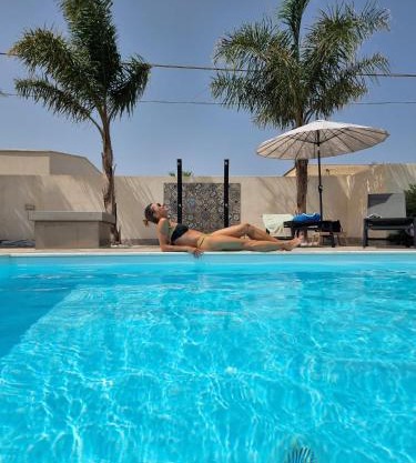 MrBrown - Cinzia Resort Beach
