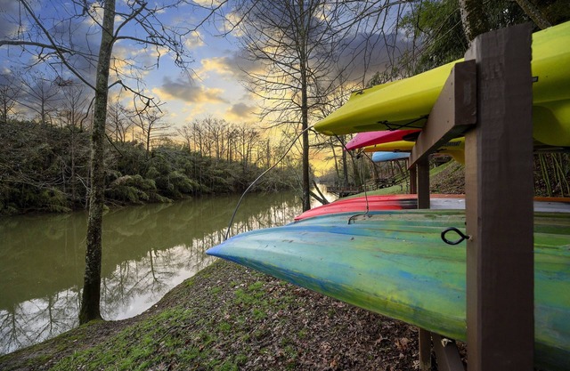 Mt Fork Riverfront Tri-Level 3 Bedroom with Hot Tub, Game Room and Kayaks