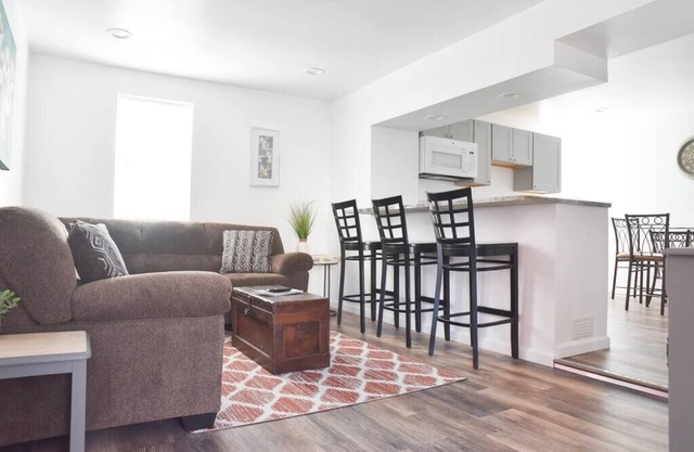 Mt Washington Gem-Near Views & Off Street Parking!