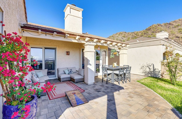 Mtn & City Views: Stunning Villa in Phoenix!