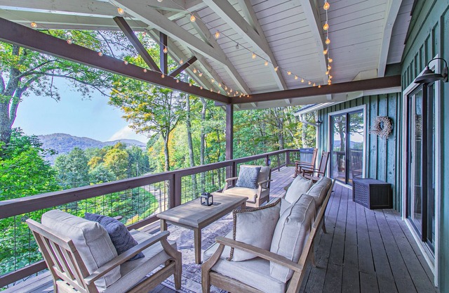 Mtn View - Pet Friendly- Hot Tub- Firepit-Access the AT via Big Bald Mountain.