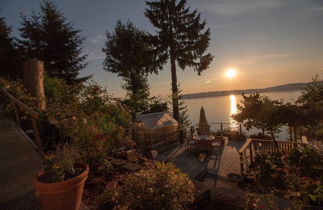 Mukilteo Bluff Apartment with 155 degree Sound and Mountain view.