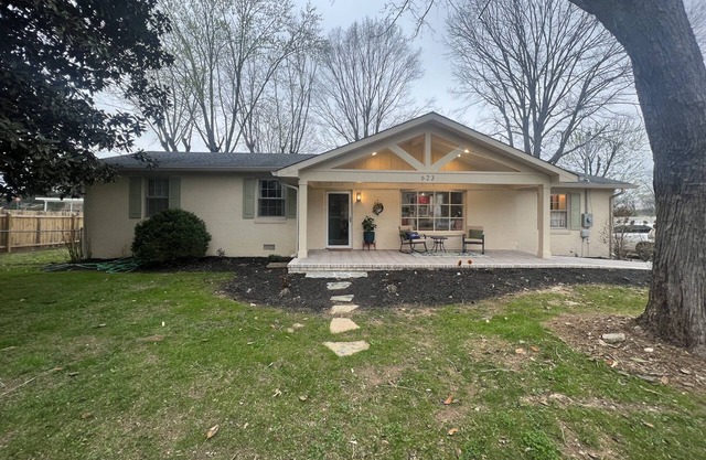 Muletown's Cozy Classic w/hot tub, outdoor game area, and fire pit