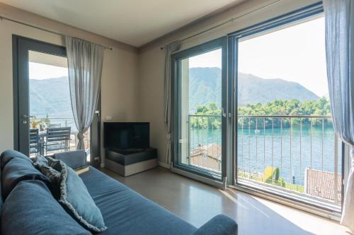 Mulino Vista Lake by Rent All Como