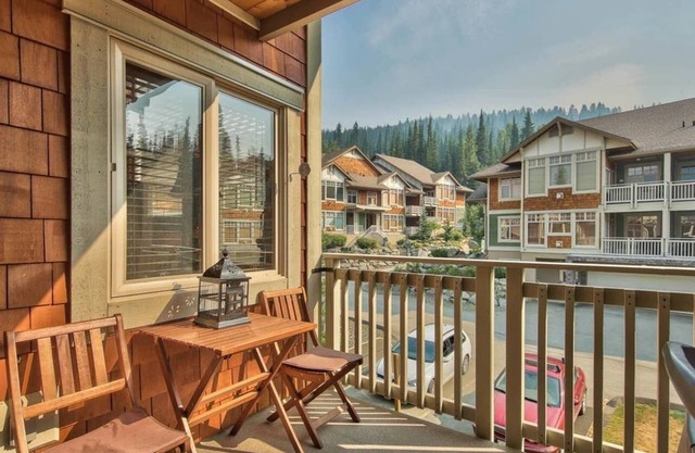 Multi level 2 bedroom condo with ground floor entrance, easy access to ski trails