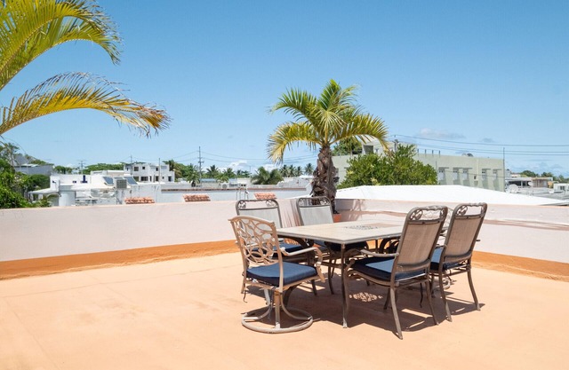 Multi-unit beachside complex for up to 12 guests!