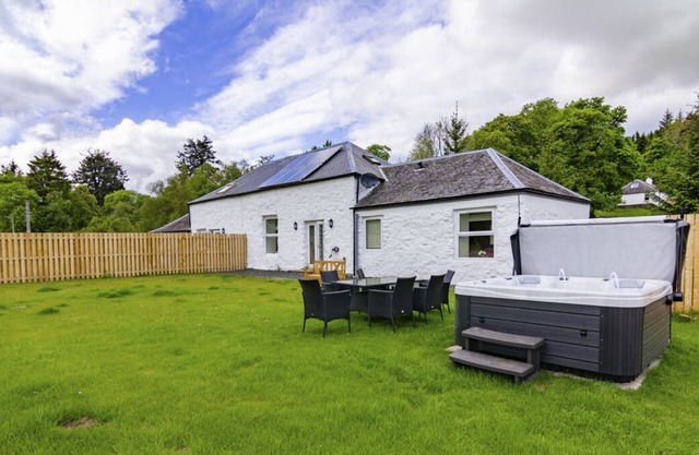 Munro Cottage - Three Bedroom Villa, Sleeps 5