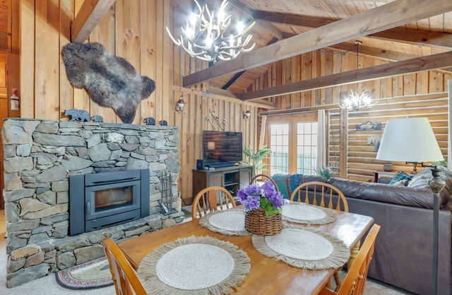 Murphy Cabin w/Views < 1 Mi to Hiwassee Lake!