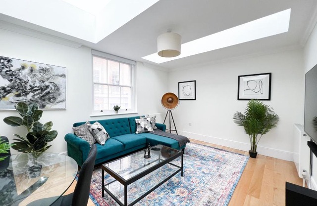 Museum St Central Soho Townhouse