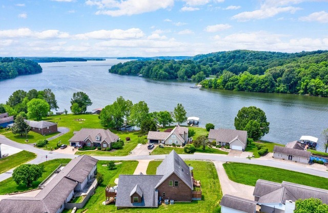 "My Happy Place"- Hot Tub & Lake Views