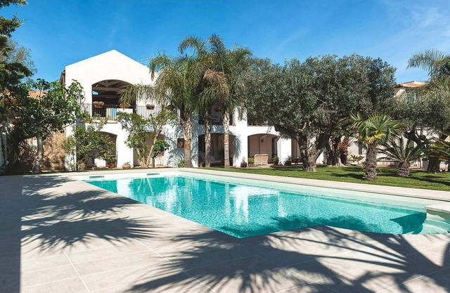 My Rental Homes - Casa Kita with shared pool, garden and ample private terraces