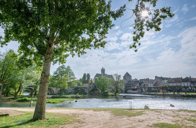 My T2 cocoon at the water's'edge in moret sur loing