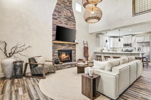 Mystic Grove Luxury Mountain Hideaway