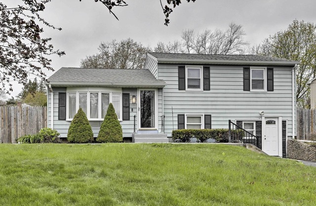 Mystic House w/ Fenced Yard < 2 Mi to Dtwn!