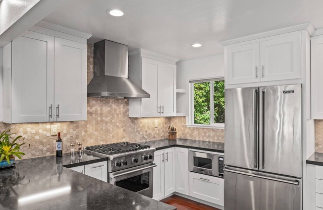 Mystic Wave: Walk To Carmel by the Sea