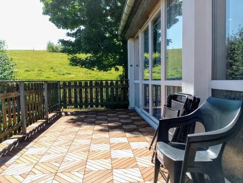 Nähe Plohn Park - FEWO mit großem Balkon und Gästezimmer Wiesnblick