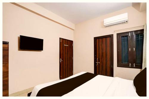 Naini View Hotel Bhavya Near Mall Road