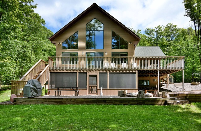 NamaKabin Spacious 5 Bedroom Home on Lake Namakagon, WI