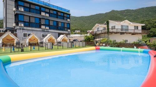 Namhae Dangdangi Dog Pension Blue