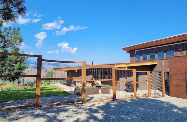 Nanasu-Set on 20 acres with Outstanding Views of the Methow!