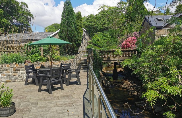 Nant y Plas - sleeps 2 guests in 1 bedroom