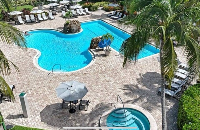 NAPLES RESORT 3BDRM/BTH HOT TUB POOL GOLF CLUB AMENITIES INCL. 5TH AVENUE/BEACH