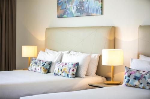 Narrabeen Sands Hotel by Nightelier