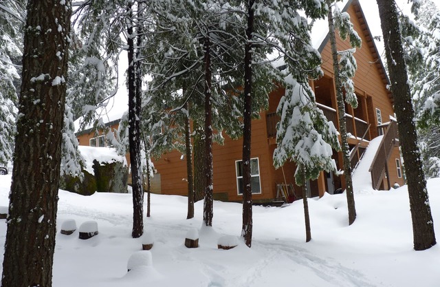 Natal Granite Multi-family retreat, fast WiFi, AC, Shaver Lake forested area