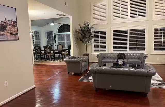 National Harbor- DC Suburbs- 3 bedrooms-Driveway