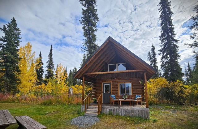 National Park Stay: Premium comfort in Alaska's wilds. Hiking, lakes, tranquility. Pets OK!