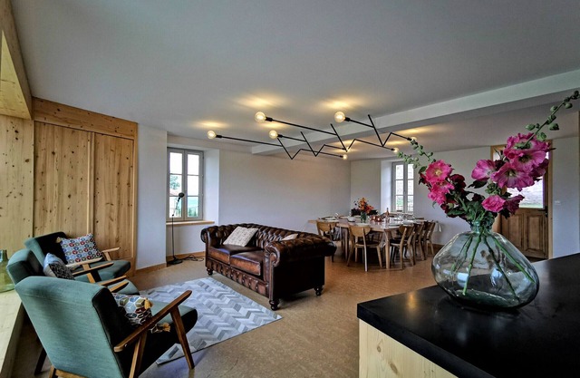 Nature Retreat: Cozy Cottage with Panoramic Views, Perfect for Family & Friends Near Lyon & Clermont-Ferrand