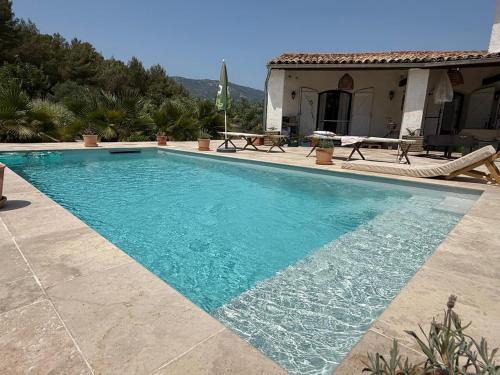 Nature house, pool, quiet