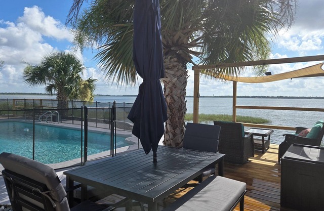 Nature Lover's Lake & Pool Home - Sleeps 10 w/7 Beds - 2 Kings!
