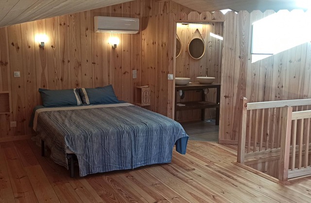 Naturist room with swimming pool. Near Bassin dárcachon, Cap-Ferret, Médoc