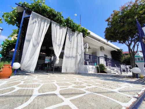 Nautica Blue - House