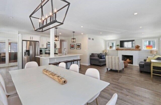 Nautical Nest |Rentals by the Month |Lake Access |Dogs Permitted |3 Seasons Room |Yard w/Fire Pit