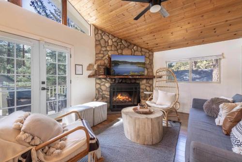 Navigate Stays Big Bears Best-Kept Secret Cabin