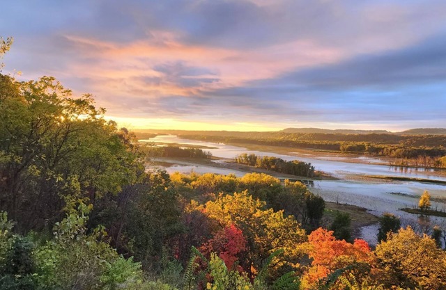 nBeautiful, Spacious Wisconsin Log Cabin Lodge With Breathtaking Water Views!