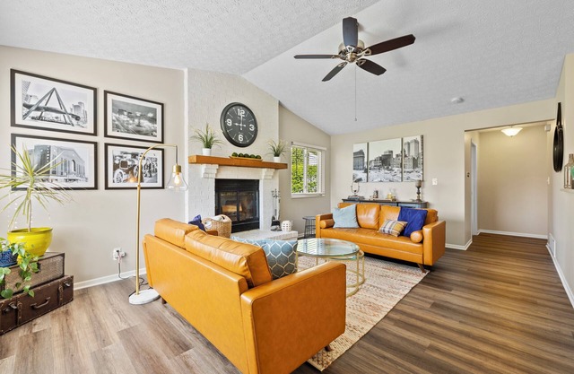 nClose to Zoo, Bridge Park+Dogs ok+Big Yard+Family itemsn