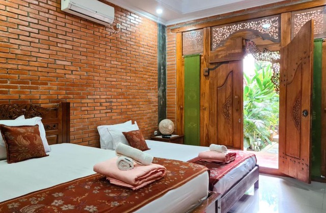 Ndalem Suryo Saptono Guest House