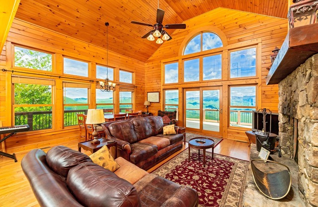 Near Asheville, near the stars, nearly perfect! Almost Heaven. 3000 ft.