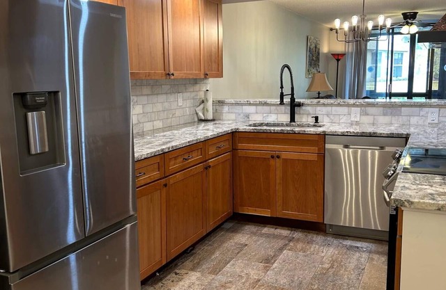 Near Beaches & Outdoor Activites! Relaxation and Fun! 2 BR/BA/LR & KITCHEN