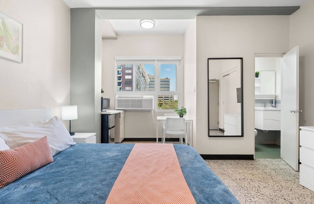 Near Old San Juan & La Placita | Free Parking | Air Conditioner