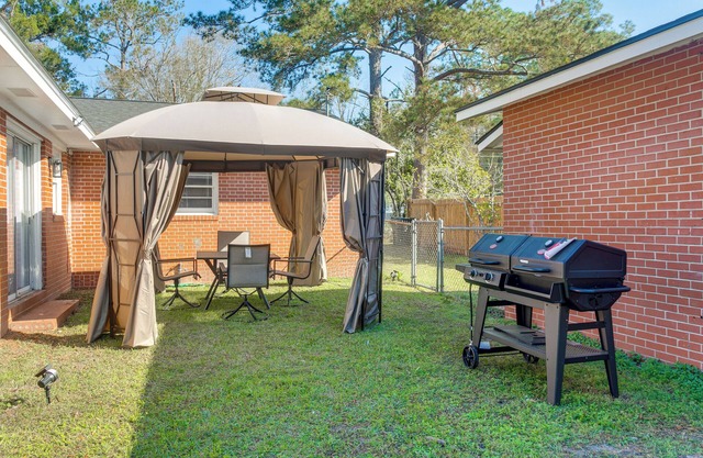 Near Shops & Eats: Home w/Large Yard in Waycross!
