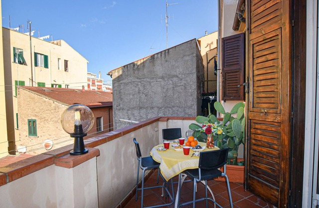 Near the beach awaits you this beautiful vacation apartment on the 2nd floor.